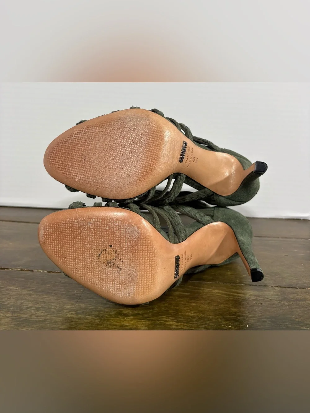 SCHUTZ offers heel off